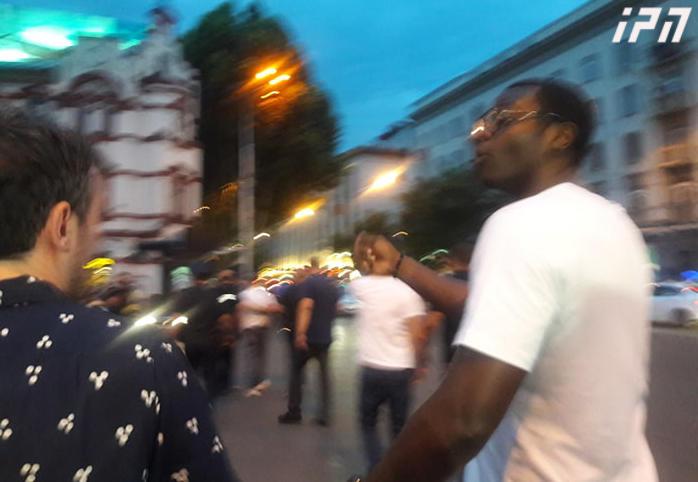 ვერის ბაღში ლევან ვასაძის მხარდამჭერებსა და უცხოელ ტურისტებს შორის დაპირისპირება მოხდა